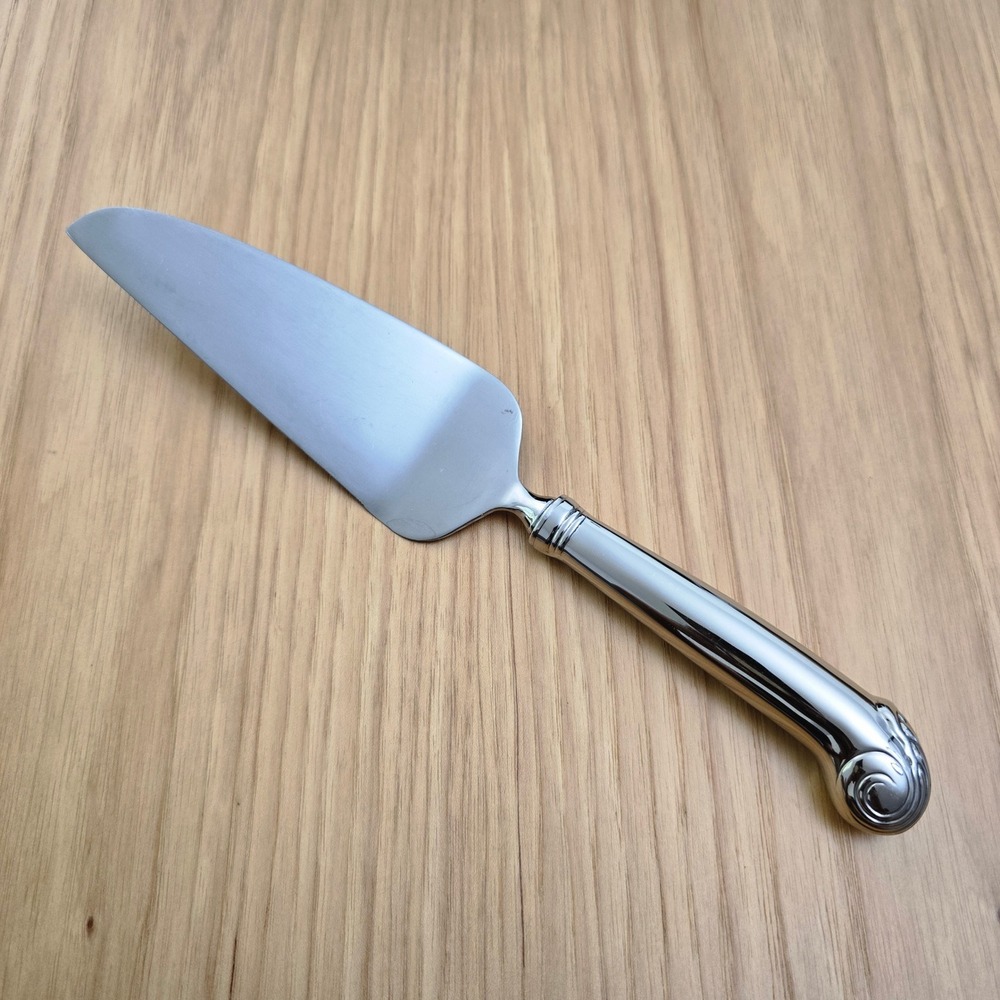 Kirk Stieff WILLIAMSBURG ROYAL SHELL Pie and Cake Server Pistol Handle Stainless - Picture 2 of 14